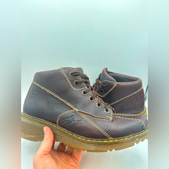 RARE Dr. Martens Vintage Daisy Floral Embossed Brown
Leather Ankle Boots WM SZ 9 - Picture 11 of 12